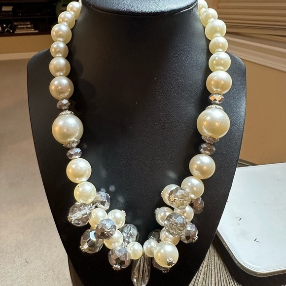 Pearl with Faux Smoky Crystal Teardrop Choker Necklace - Picture 4 of 9